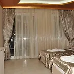 Flora Palm Φετιγιέ