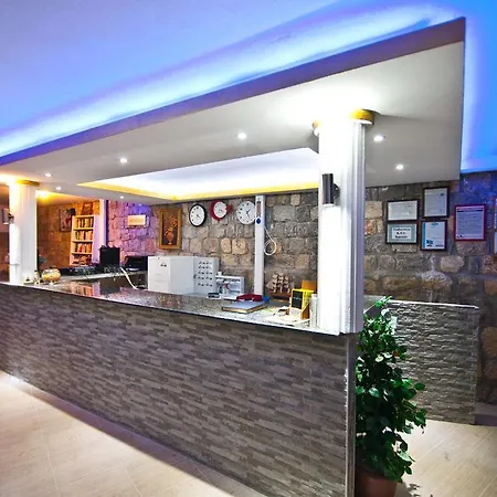 Szálloda Flora Palm 4*