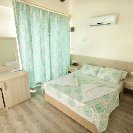 Flora Palm 4*