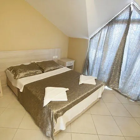 Flora Palm Hotel 4*